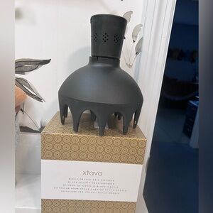 Black Orchid Hair diffuser like new. Used a few times. Includes adaptor collar.
